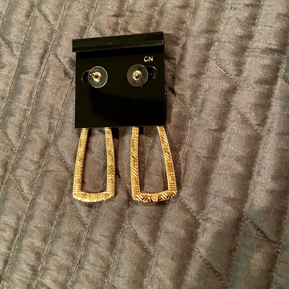 House of Harlow - 3” Mesa Door Knocker Earrings. Gold plated with crystals. NWOT - Picture 4 of 4